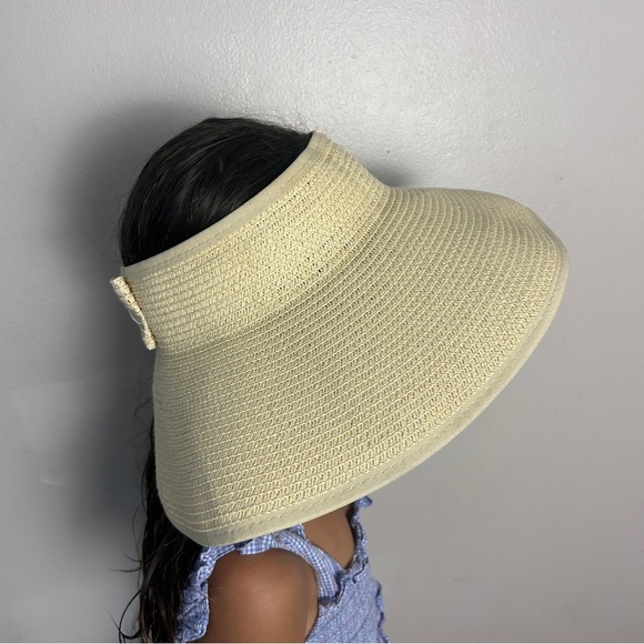 Elegant Cream Sun Hat with Bow - Picture 4 of 4
